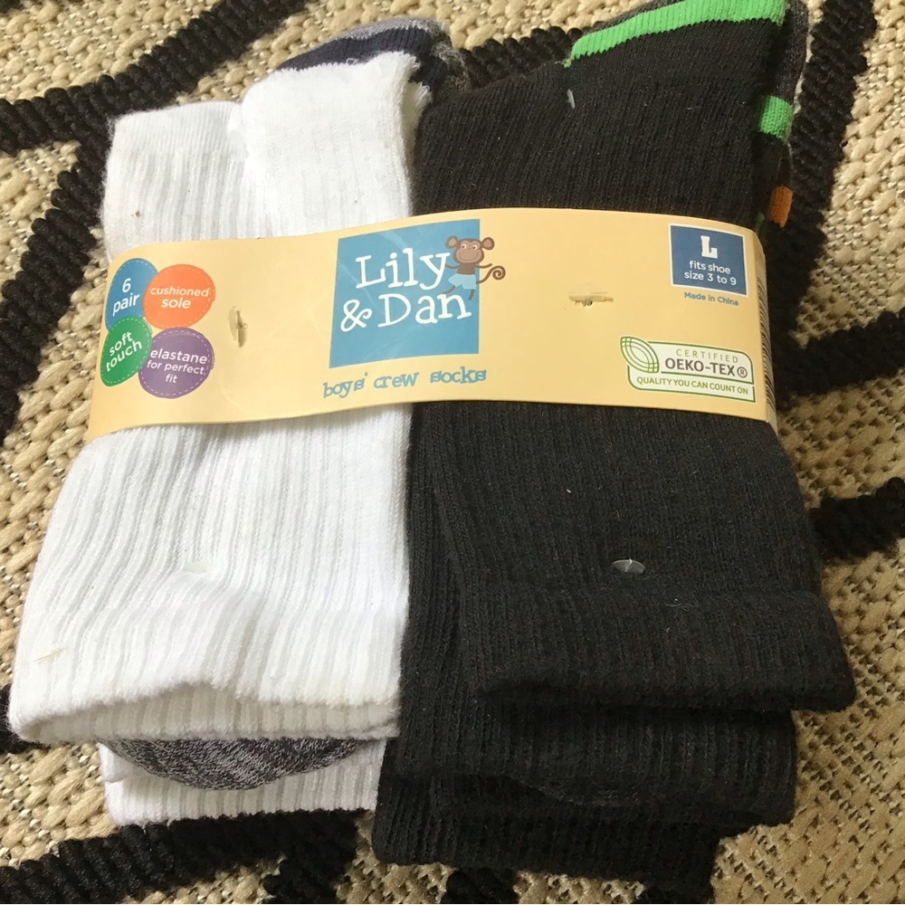 NEW Big Boys Hooded Youth Poncho (Medium?) & (5) Crew Socks (Sz 3- 9) - Picture 3 of 8
